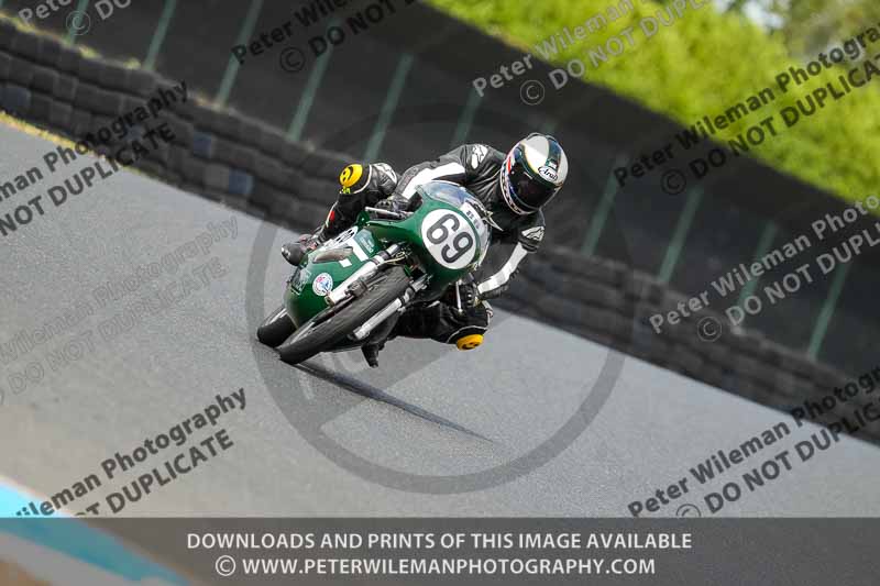 Vintage motorcycle club;eventdigitalimages;mallory park;mallory park trackday photographs;no limits trackdays;peter wileman photography;trackday digital images;trackday photos;vmcc festival 1000 bikes photographs
